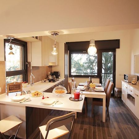 Eur Bright Spacious Terraced Apartment With Private Parking Only For Small Cars Róma Kültér fotó