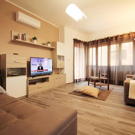Eur Bright Spacious Terraced Apartment With Private Parking Only For Small Cars Róma Kültér fotó