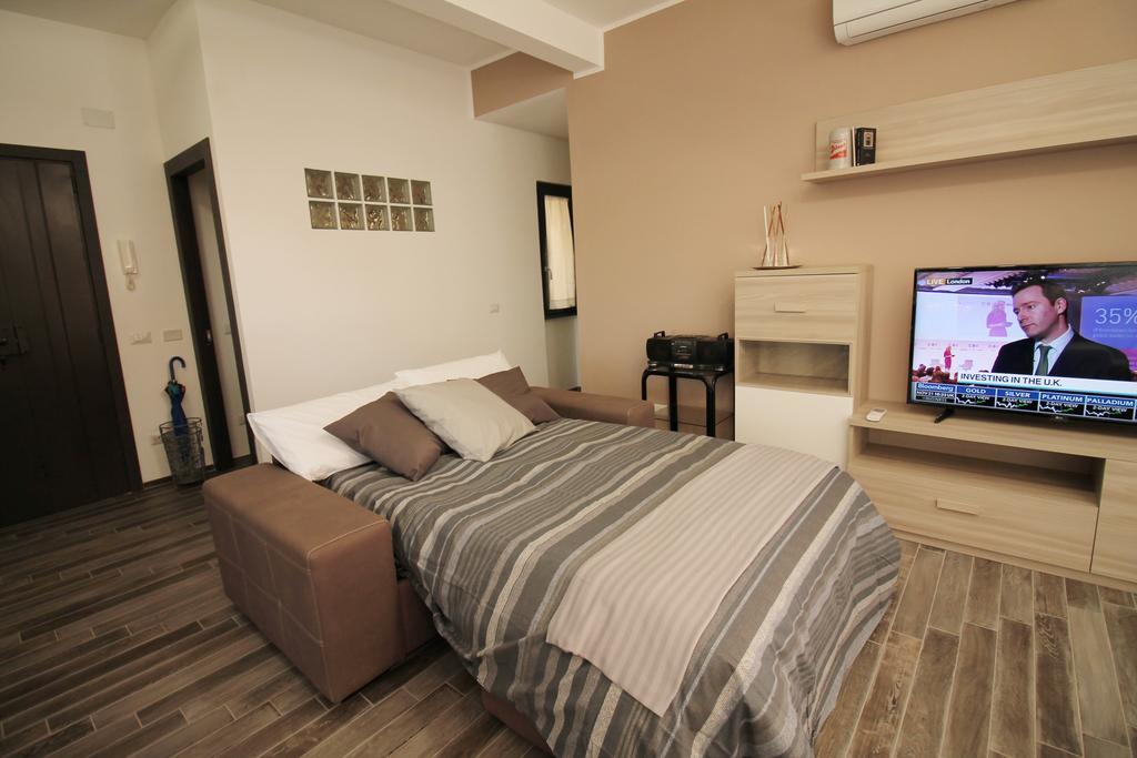 Eur Bright Spacious Terraced Apartment With Private Parking Only For Small Cars Róma Kültér fotó
