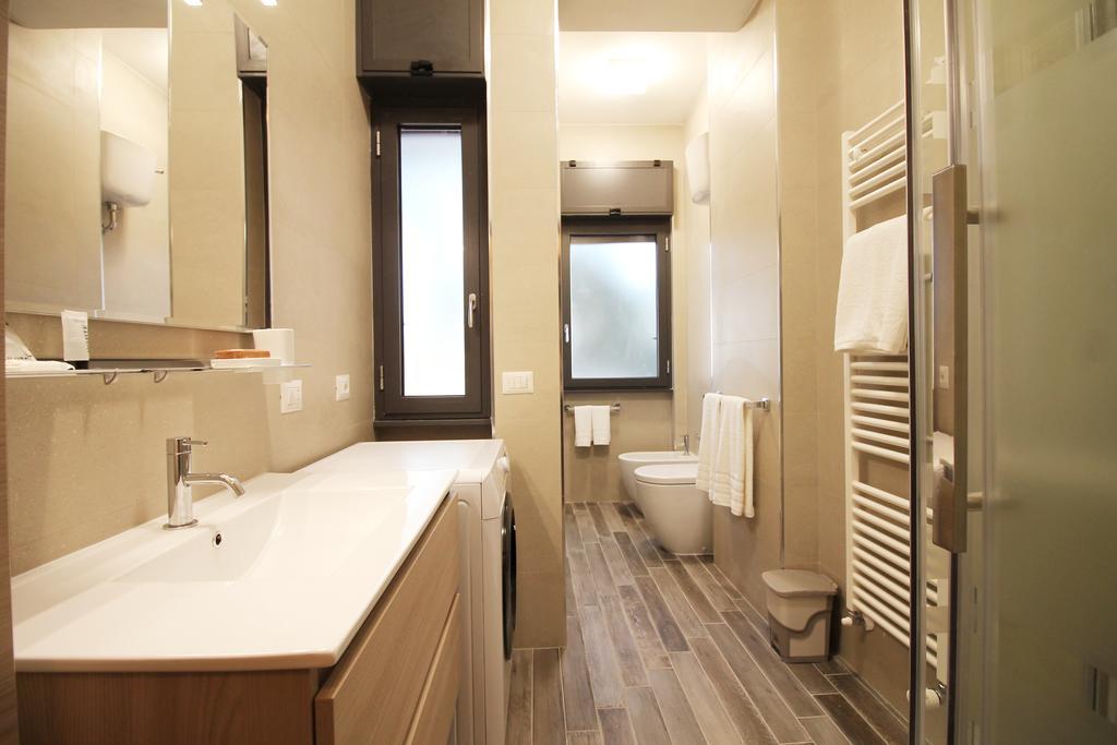 Eur Bright Spacious Terraced Apartment With Private Parking Only For Small Cars Róma Kültér fotó