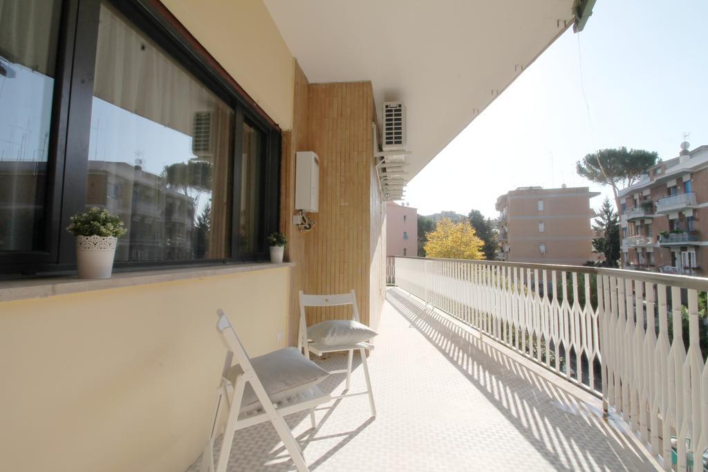 Eur Bright Spacious Terraced Apartment With Private Parking Only For Small Cars Róma Kültér fotó