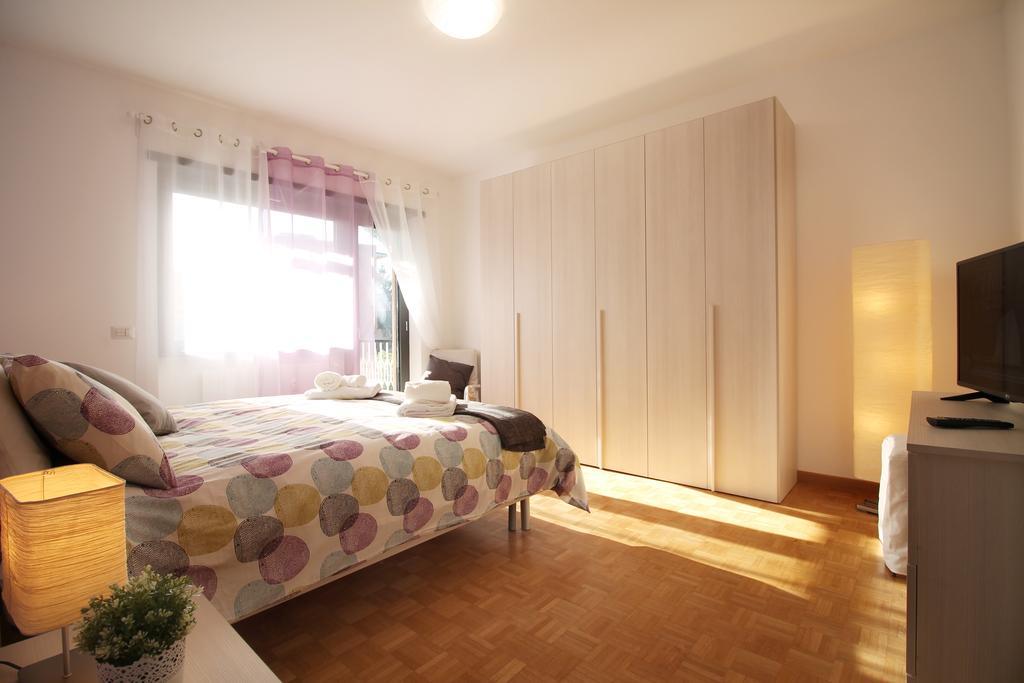 Eur Bright Spacious Terraced Apartment With Private Parking Only For Small Cars Róma Kültér fotó