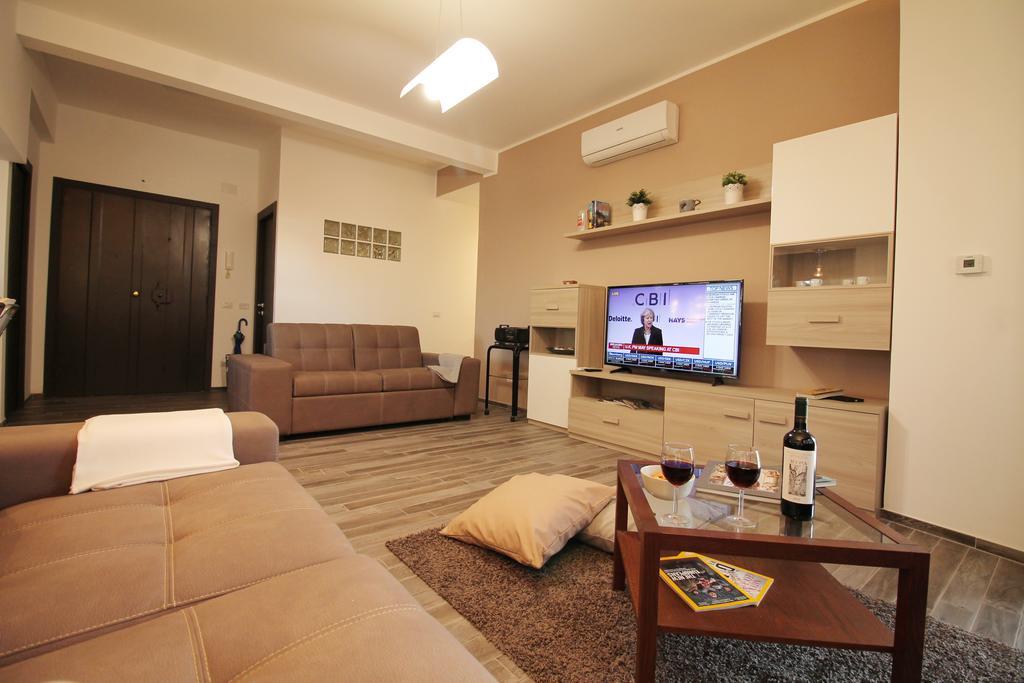 Eur Bright Spacious Terraced Apartment With Private Parking Only For Small Cars Róma Kültér fotó