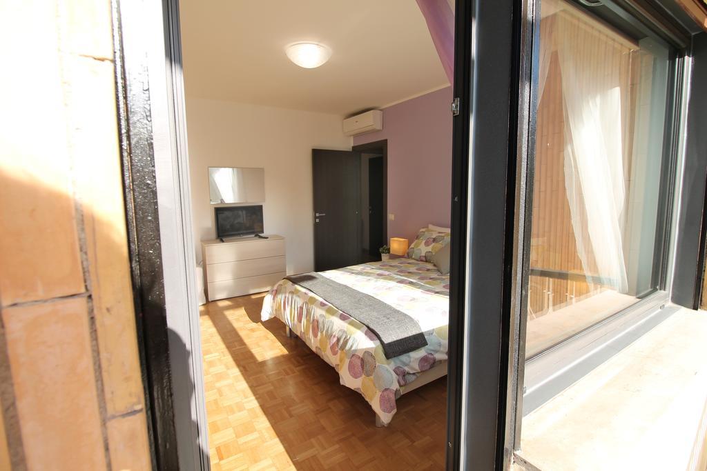 Eur Bright Spacious Terraced Apartment With Private Parking Only For Small Cars Róma Kültér fotó