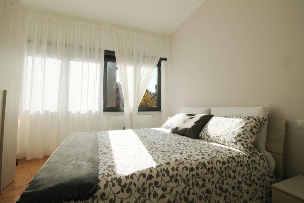 Eur Bright Spacious Terraced Apartment With Private Parking Only For Small Cars Róma Kültér fotó